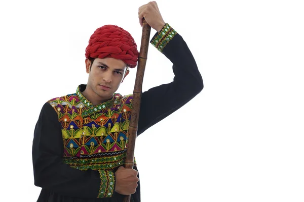 Bailarina dandiya masculina con un palo — Foto de Stock