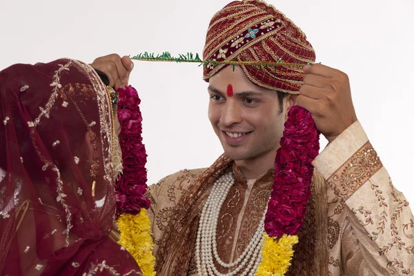 Gujarati bride and groom — Stock Photo, Image