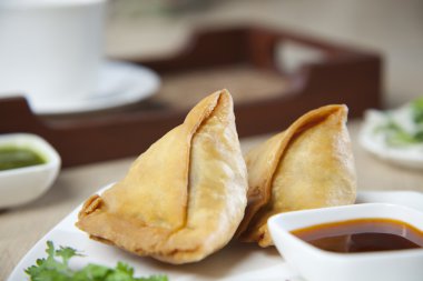 samosa ile domates ketçap
