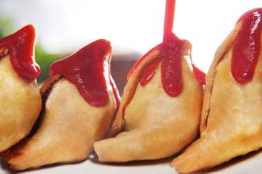 samosa ile domates ketçap