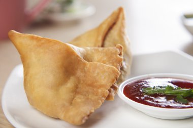 samosa ile domates ketçap