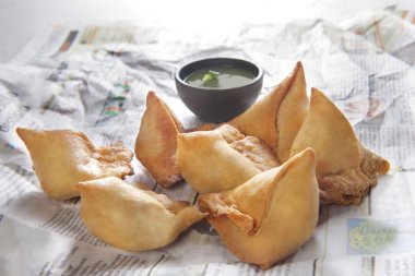 Hint turşusu ile samosas