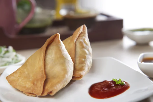 samosa ile domates ketçap