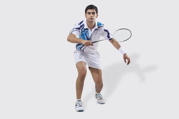 Badminton oynayan genç adam. — Stok fotoğraf