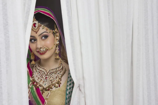 Timida sposa indiana — Foto Stock