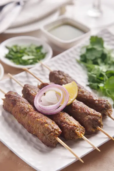 Delizioso seekh kabab — Foto Stock