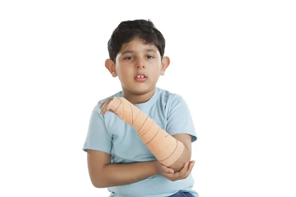 Little boy with injured arm — Stock Photo, Image