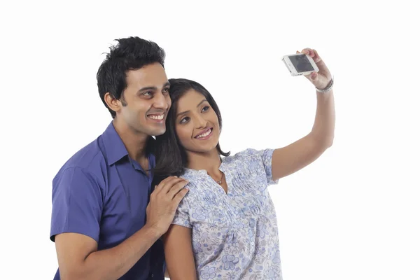 Couple taking a self portrait — Stock Photo, Image