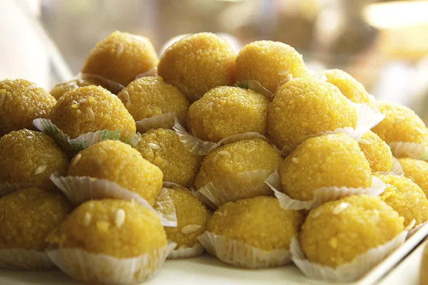 Delicious boondi ke ladoo on display — Stock Photo, Image