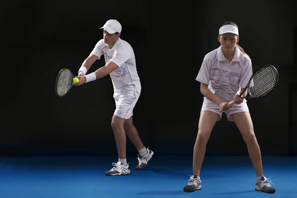 Man and woman playing tennis doubles — Stock Photo, Image