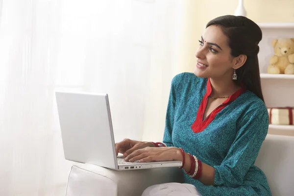 Woman with  laptop — Stock Photo, Image