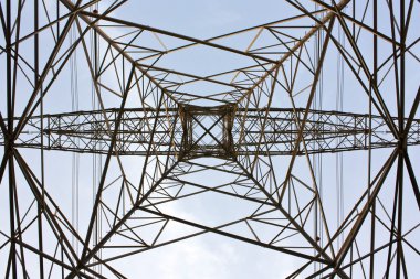 yüksek voltaj güç hatları