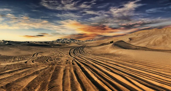 Desierto de Dubai con hermosas arenas — Foto de Stock