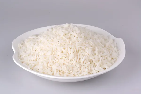 Arroz blanco hervido en un plato — Foto de Stock