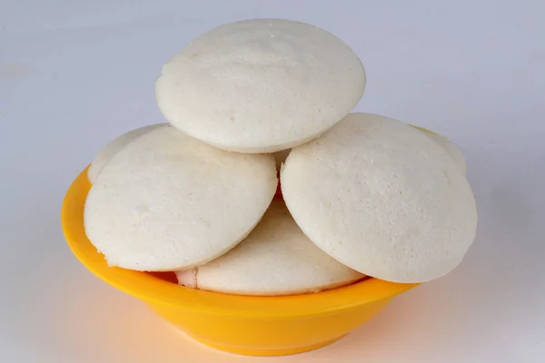 IDLI på vit bakgrund — Stockfoto