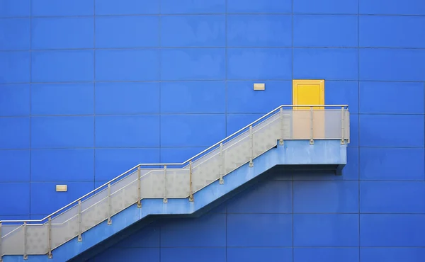 Buntes Treppenhaus zum Erfolg — Stockfoto