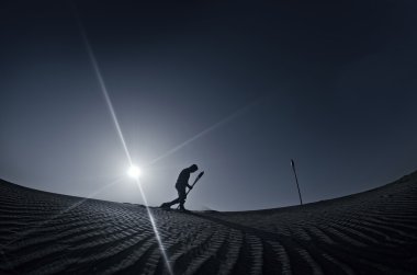 Ne yazık ki ok ile el yürüyen adam, dubai desert, BAE silüeti