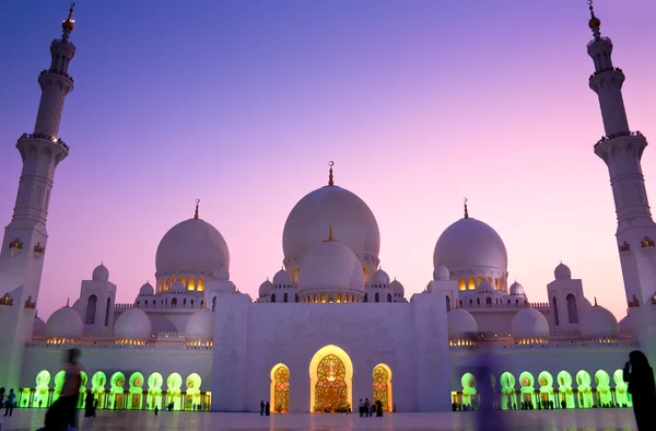 Sheikh Zayed Velká mešita v Abú Dhabí, Spojené arabské emiráty — Stock fotografie