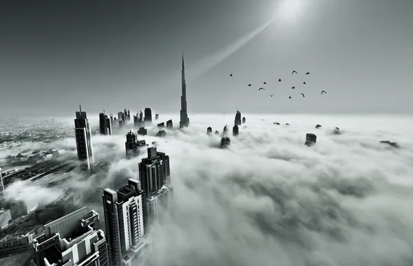 Burj Khalifa, Dubai coberto de nevoeiro — Fotografia de Stock
