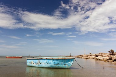 bir tekne pamban, rameswaram, tamilnadu, Hindistan sahilde cennet görünümünü