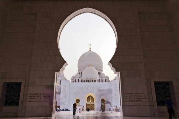 Sheikh Zayed Grand Mesquita, Abu Dhabi, Emirados Árabes Unidos — Fotografia de Stock