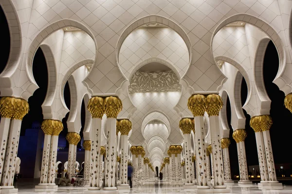 Sheikh Zayed Grand Mesquita, Abu Dhabi, Emirados Árabes Unidos — Fotografia de Stock