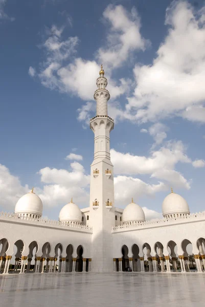 Xeque Zayed Grande Mesquita em Abu Dhabi, Emirados Árabes Unidos — Fotografia de Stock