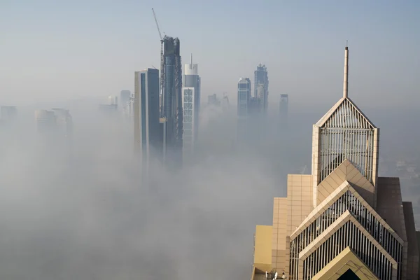 迪拜的天际线，在雾中 — 图库照片
