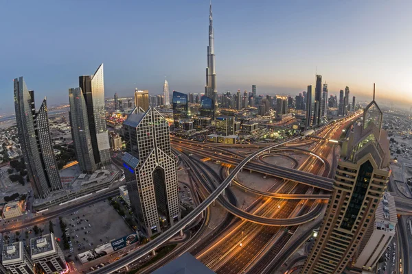 Dubai şehir silüetinin