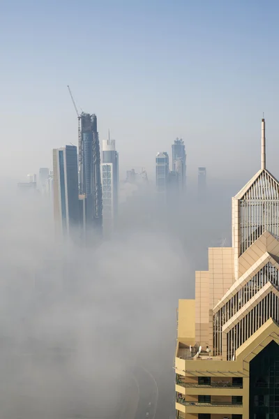 Panoramę Dubaju we mgle Zdjęcie Stockowe