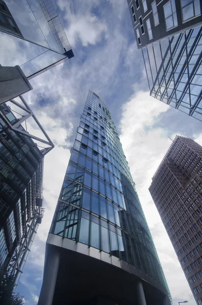 Wolkenkrabbers in potsdamerplatz — Stockfoto