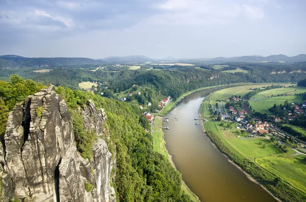 O rio Elba em Rathen — Fotografia de Stock
