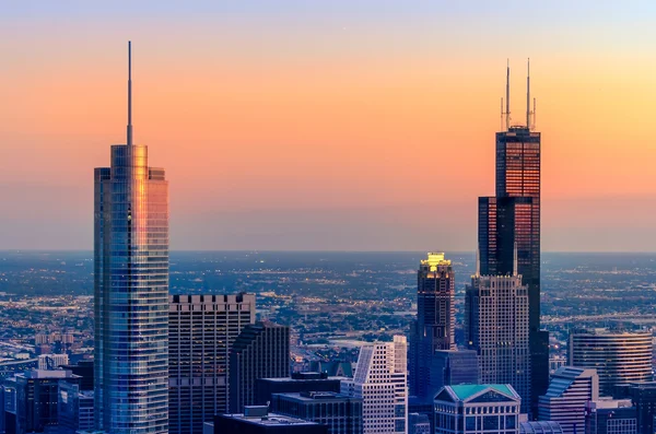 Torres de Chicago en rojo y azul — Foto de Stock