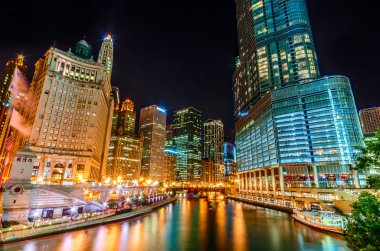 gece chicago River