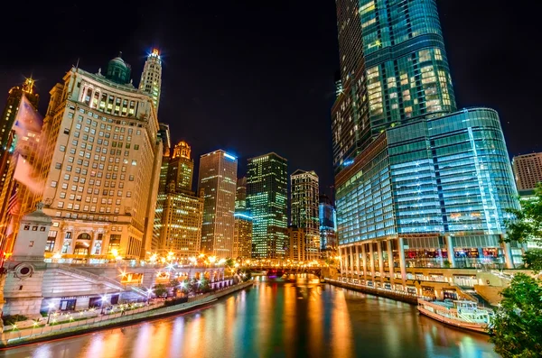 Noche en el río Chicago — Foto de Stock