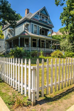 oak park çitlerle çevrili ev