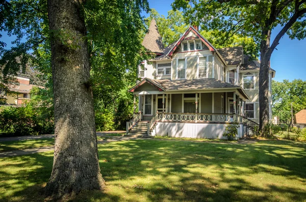 House in the Neighborhood — Stock Photo, Image