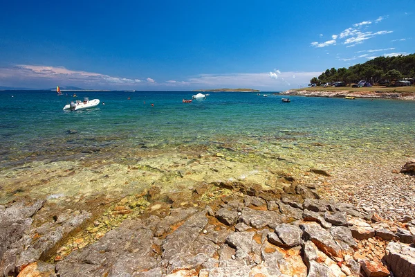 Croacia - Adriático hermoso paisaje de la costa en Istria . —  Fotos de Stock
