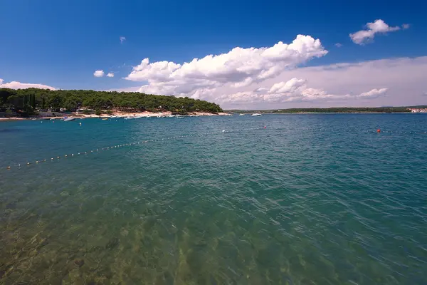 Horvátország, Isztria gyönyörű Adriai-tenger partján — Stock Fotó