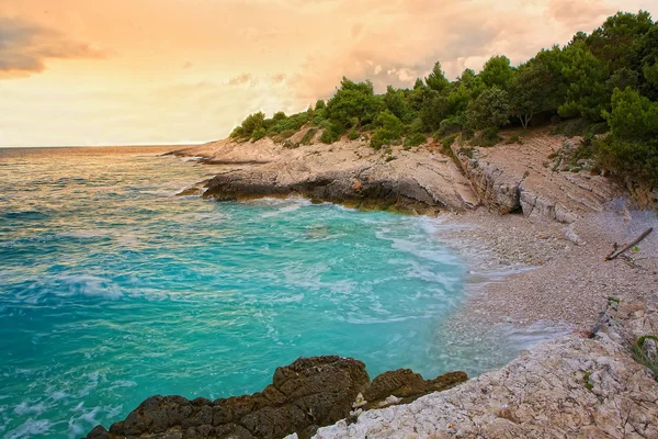 Croatie, Istrie. Belle plage avant le coucher du soleil — Photo