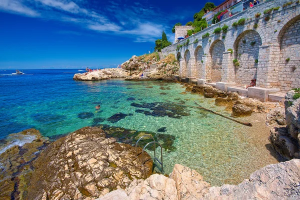 Kroatien, Rovinj. schöne blaue Bucht — Stockfoto