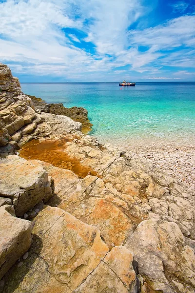 Hırvatistan, Istria. güzel kayalık sahil.