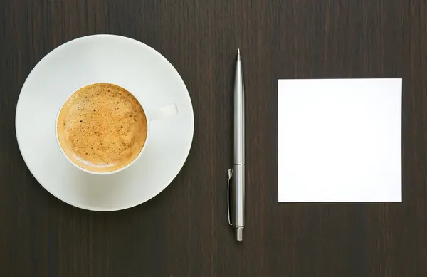 Kaffee, Stift und Notizbuch. — Stockfoto