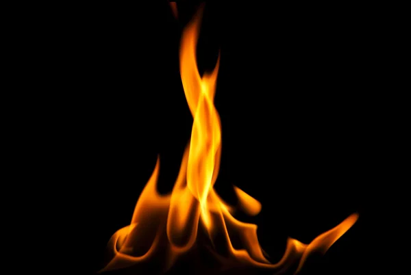 alevler siyah arkaplanda