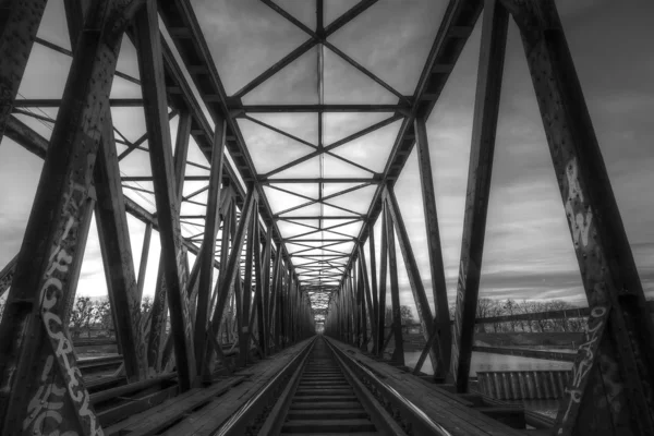 老铁路桥梁 免版税图库图片