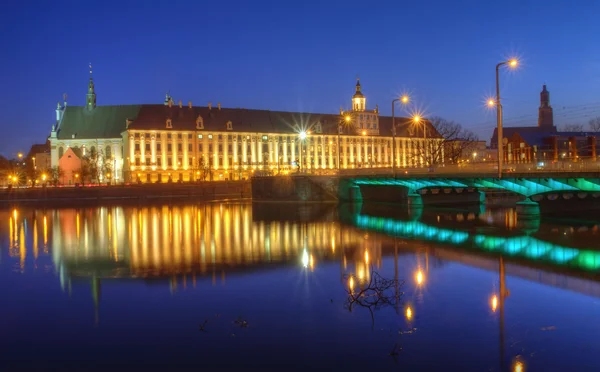 Universidad de Wroclaw noche — Foto de Stock