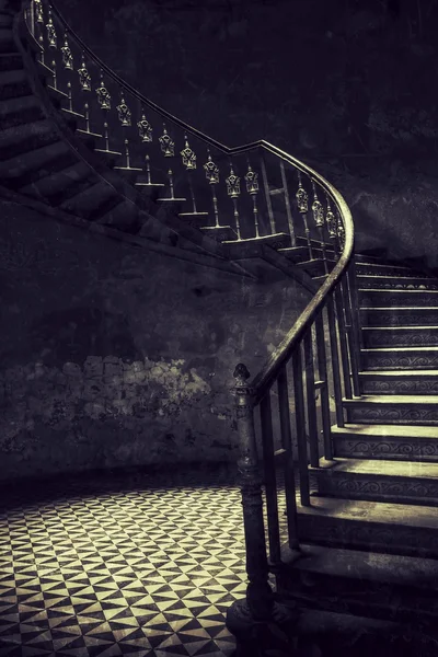 Eski merdiven retro tarzı — Stok fotoğraf