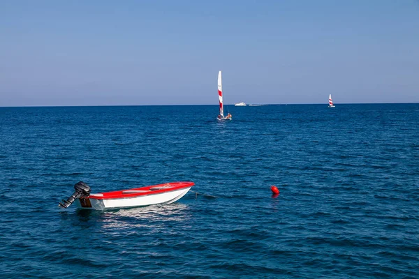 White Power Boat Stops Port Small Motor Boat Calm Silent — Stock Photo, Image