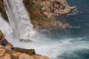 Resimli Aşağı Duden Şelalesi, Türkiye 'nin Antalya kentinin en doğal manzarası..