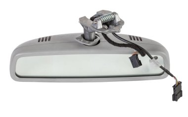 Atölyedeki bir kazadan sonra tamir ve yenileme için bir sedanın dikiz aynasına yakın çekim. Otomobil servis endüstrisi. Yedek parça kataloğu.